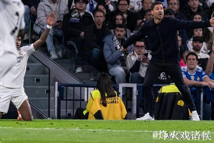 巴萨全场球迷高声嘲讽:阿隆索,你就留在皇马吧! 巴萨全场球迷高声嘲讽:阿隆索,你就留在皇马吧!